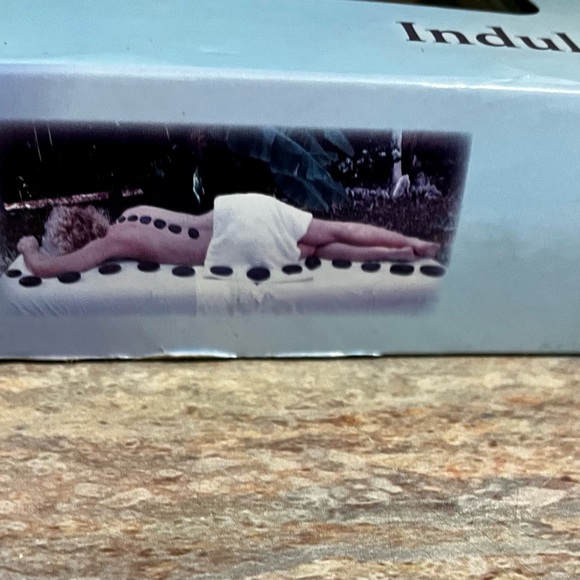 NIB Hot & Cold stone massage book and kit with CD, wooden Spoon, book and more - Picture 15 of 16